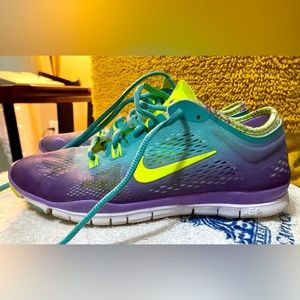Nike women’s size 8.5 Free 5.0 Tr Fit 4 ombré green/purple sneakers